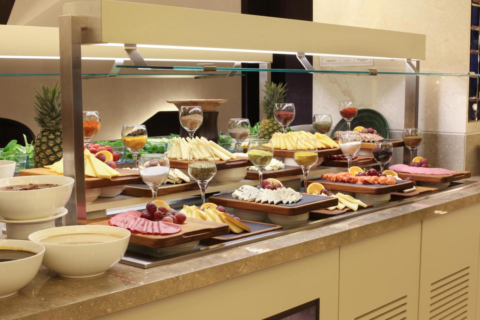 Bentley Hotel Bosphorus - Special Class Истанбул Екстериор снимка A buffet