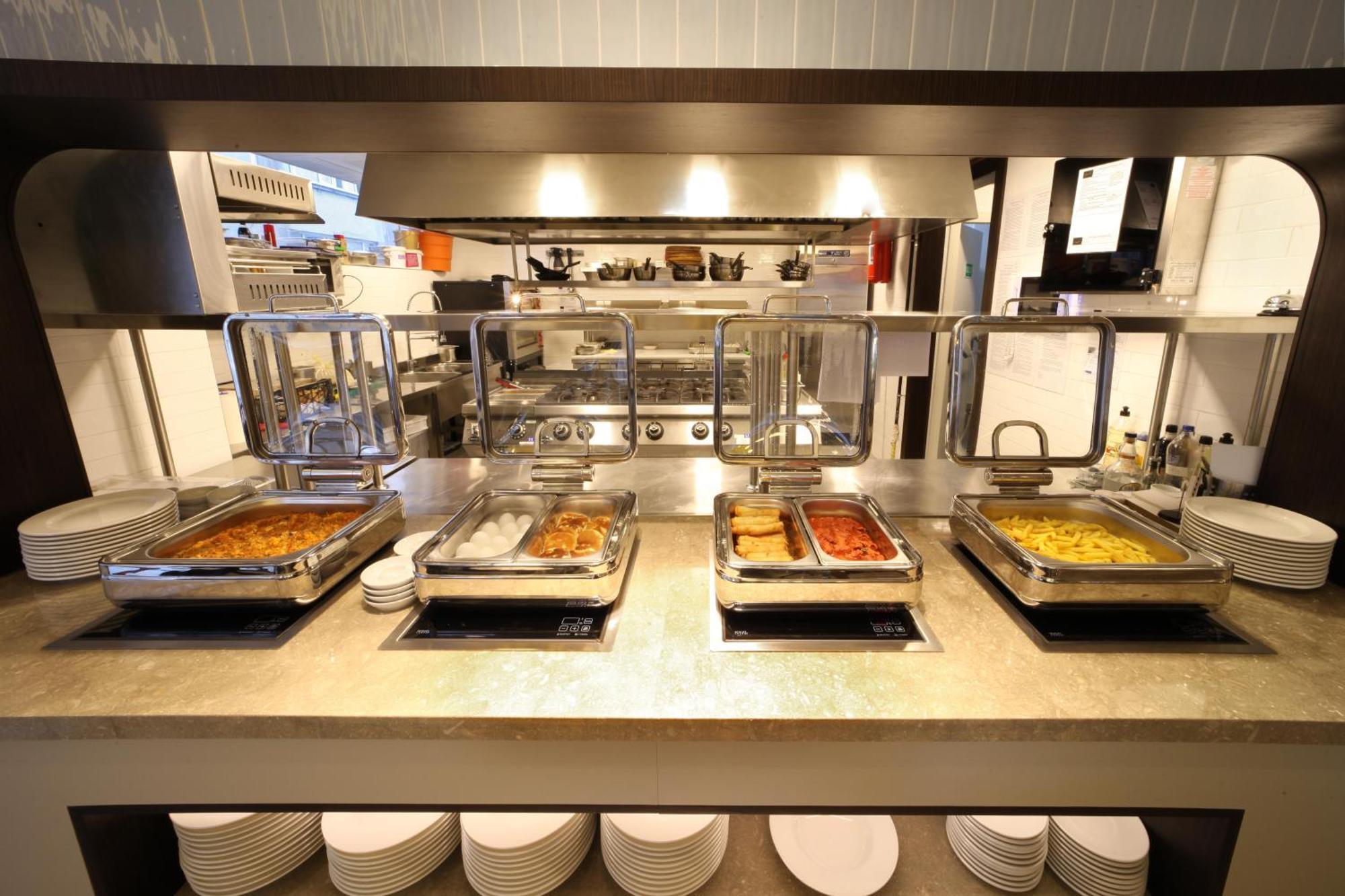 Bentley Hotel Bosphorus - Special Class Истанбул Екстериор снимка A buffet