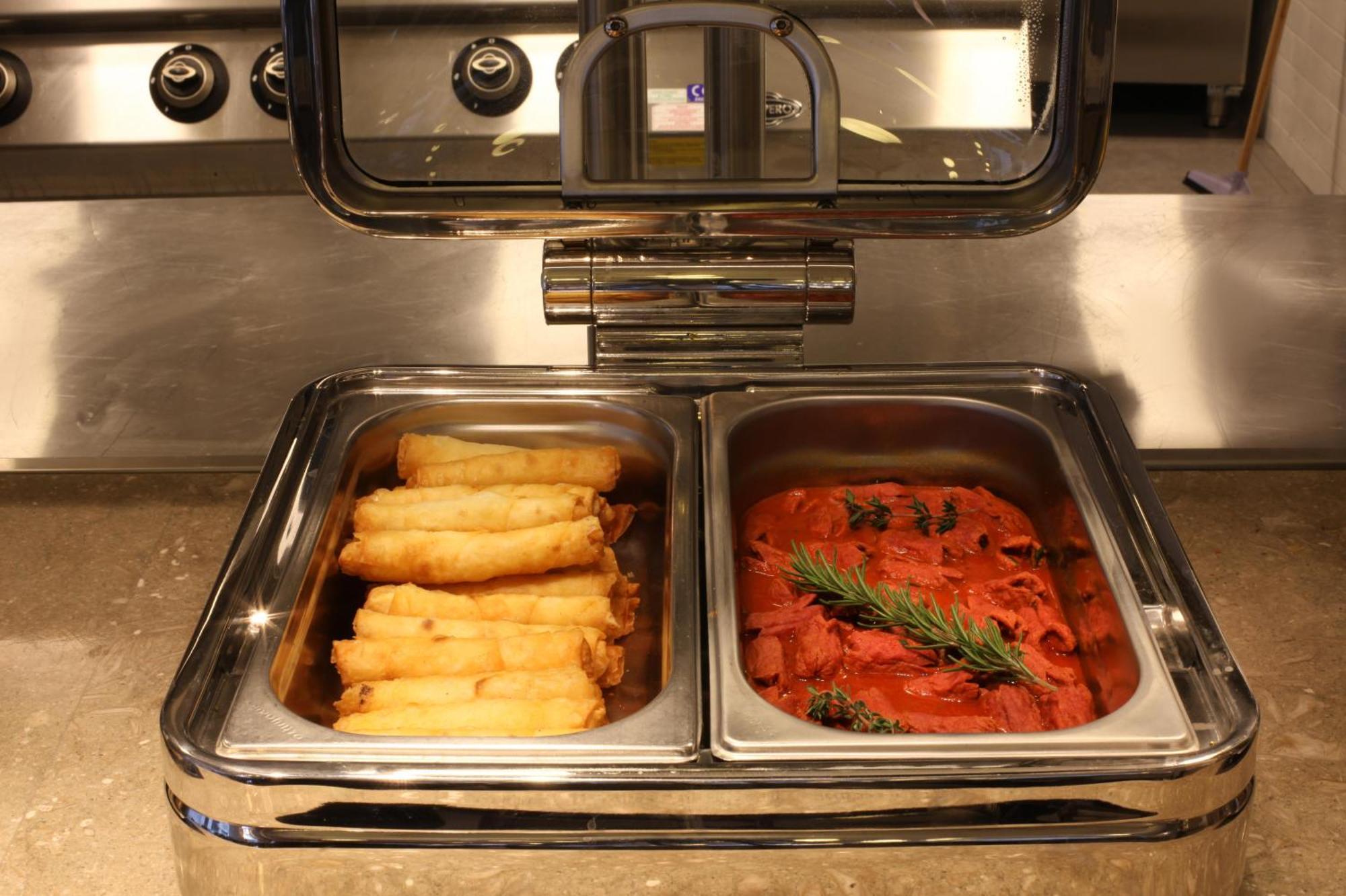 Bentley Hotel Bosphorus - Special Class Истанбул Екстериор снимка A chafing dish