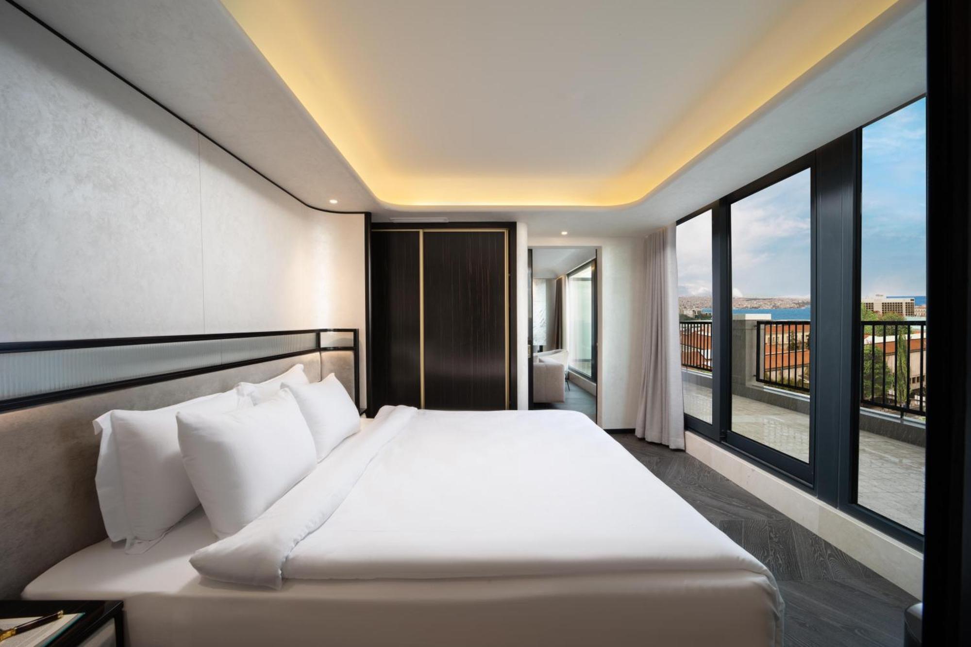 Bentley Hotel Bosphorus - Special Class Истанбул Екстериор снимка A bedroom at the hotel