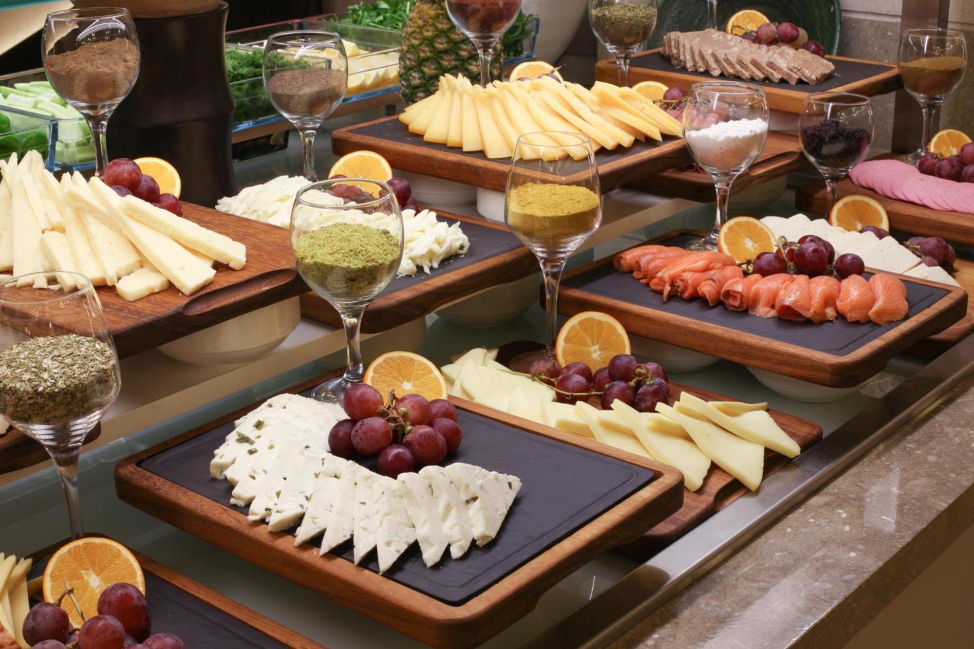 Bentley Hotel Bosphorus - Special Class Истанбул Екстериор снимка A cheese platter