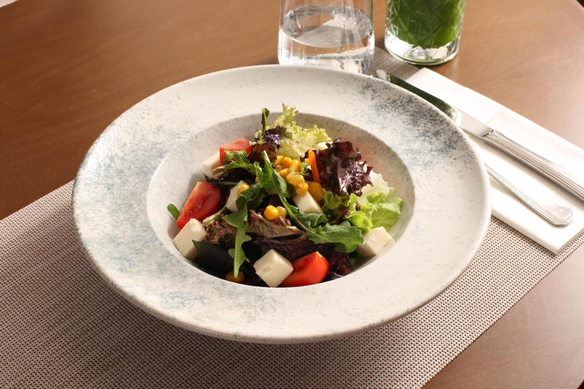 Bentley Hotel Bosphorus - Special Class Истанбул Екстериор снимка A Greek salad