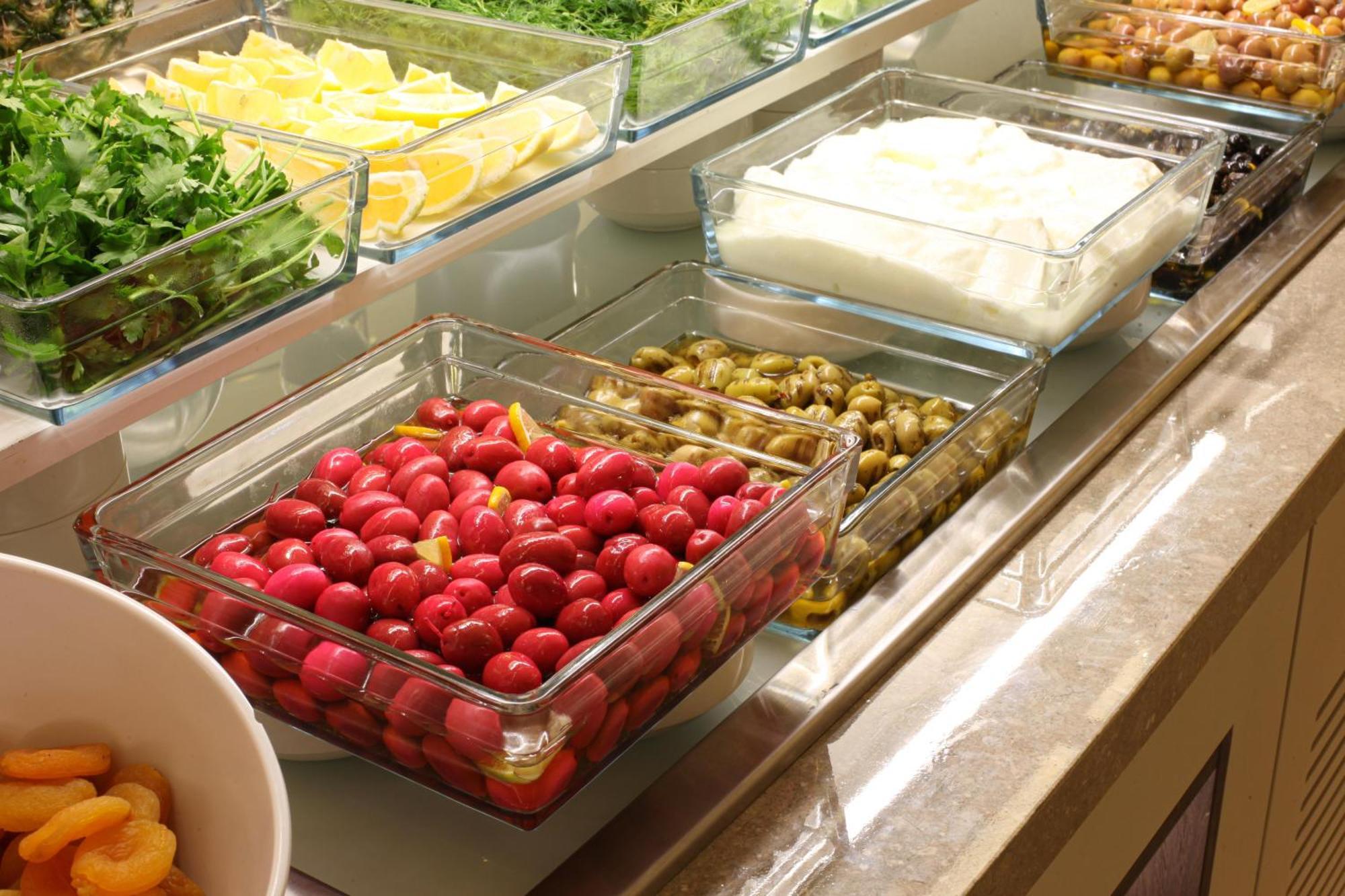 Bentley Hotel Bosphorus - Special Class Истанбул Екстериор снимка Cherry tomatoes and olives